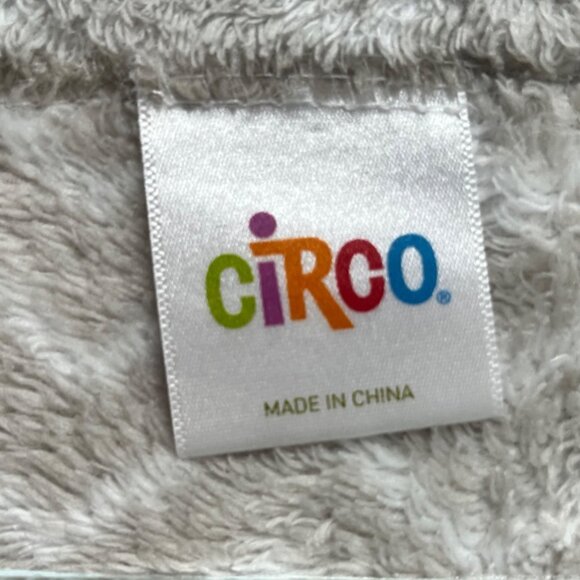 Circo Throw Gray Chevron Pattern 60”" x 45”Polyester Soft & Cozy 19b - Picture 5 of 7